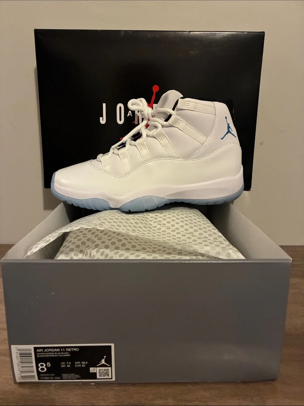 Jordan Retro 11 Men’s Sneakers - White/Blue/Red